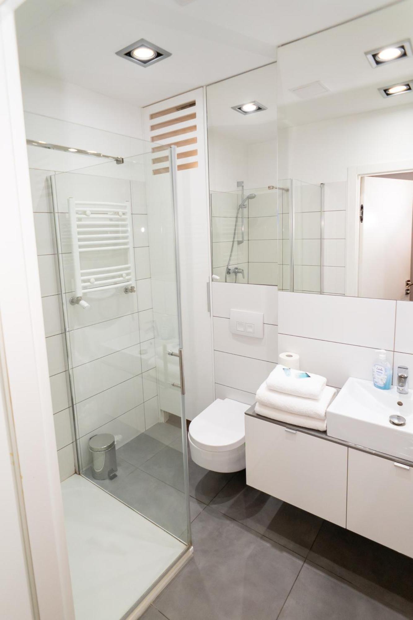 Triton Apartments In Варшава Номер фото