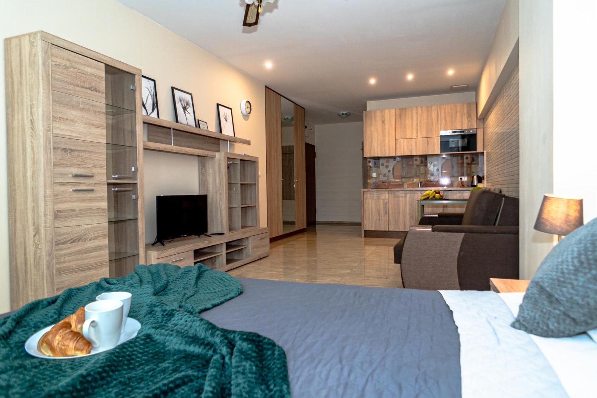 Triton Apartments In Варшава Экстерьер фото