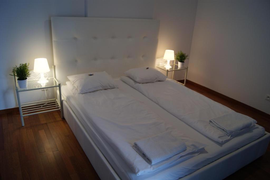 Triton Apartments In Варшава Экстерьер фото